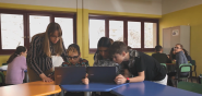 学生和教师课堂使用笔记本电脑